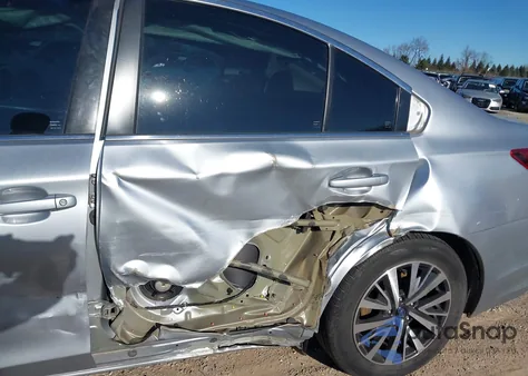 2019 Subaru Legacy 2.5I z USA, uszkodzony, nr VIN 4S3BNAB60K3011244